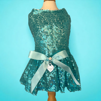 Introducing the Sniffany & CO, Sequin Glam Sniffany dress - a perfect blend of elegance and trendiness. Adorned with a satin bow, ruffled mesh inner skirt, and the iconic 'Return to Sniffany Heart' charm, this dress will make your pet the star of the show. Hand-wash with care, suitable for cats and dogs.